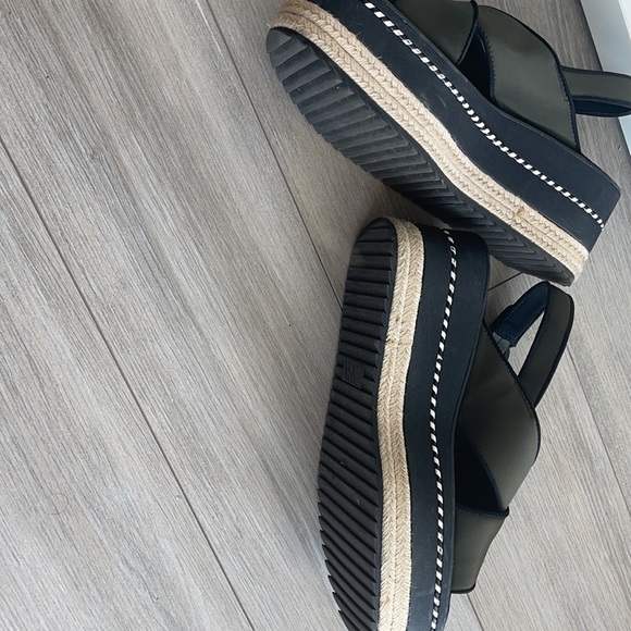 Zara shoes. Brand new. Never worn - Picture 2 of 2